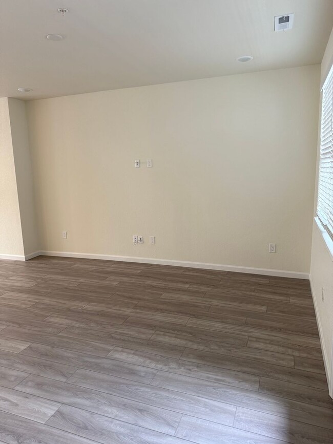 Building Photo - Gorgeous New Construction 4 bedroom Townhome