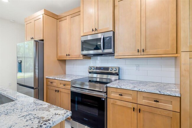 Building Photo - 118 Ruby Ave N