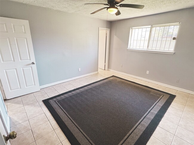 Building Photo - 5119 Prairie Ridge Rd