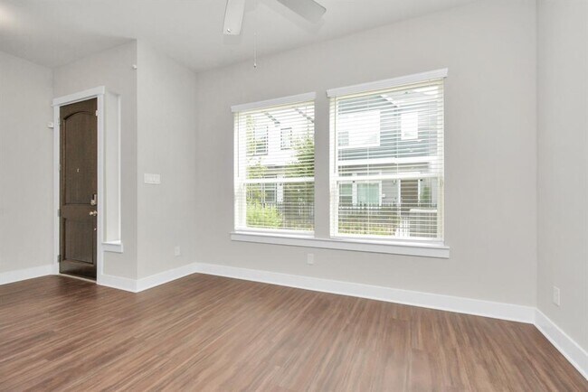 Building Photo - 716 Strawberry Pines Ct
