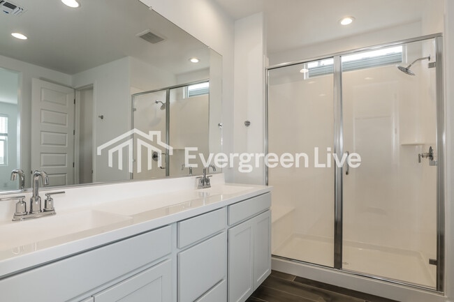 Building Photo - 10115 E Ulysses Ave