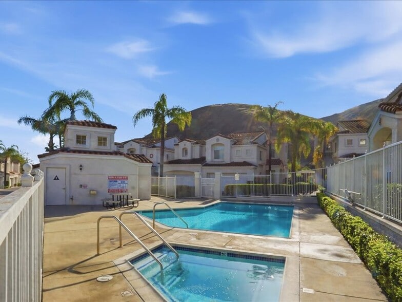 Building Photo - 356 Carrione Ct