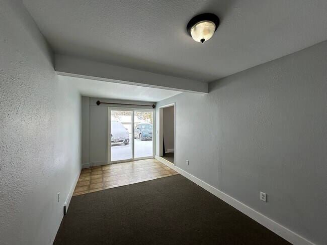 Building Photo - 407 E Eugene St