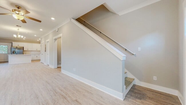 Building Photo - End unit!  Washer/Dryer Included! Beautiful 3 Bedroom Townhome (larger floorpan) with Screened-In...
