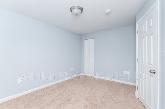 Building Photo - 2032 Kelmore Rd