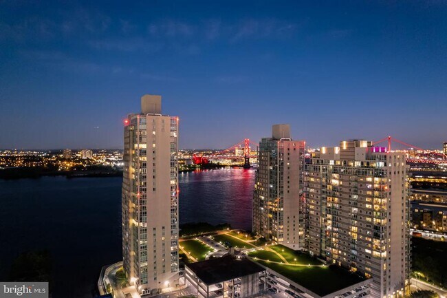 Building Photo - 901 N Penn St