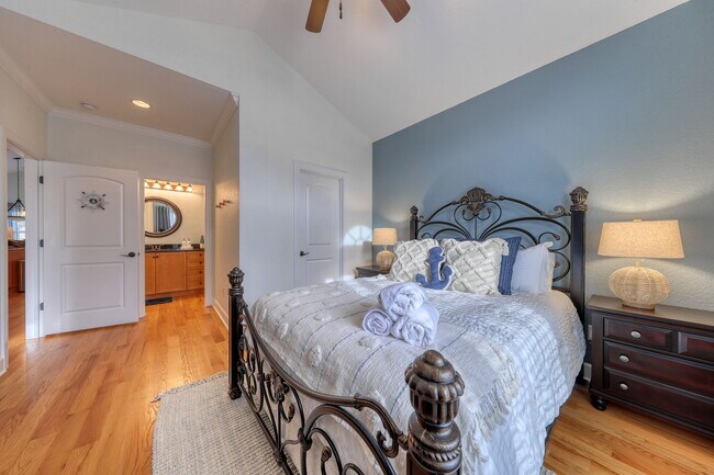 Building Photo - 2162 Sanibel Ct