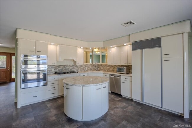 Building Photo - 19-21-21 Lamela Dr