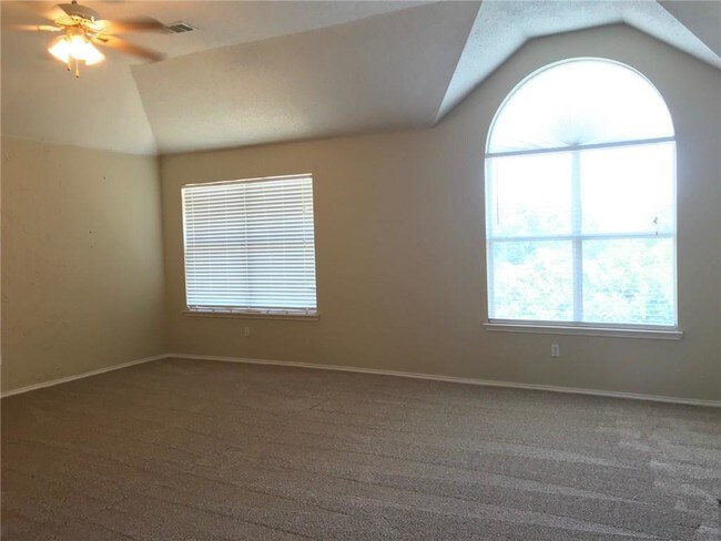 Building Photo - 1418 Summerplace Dr