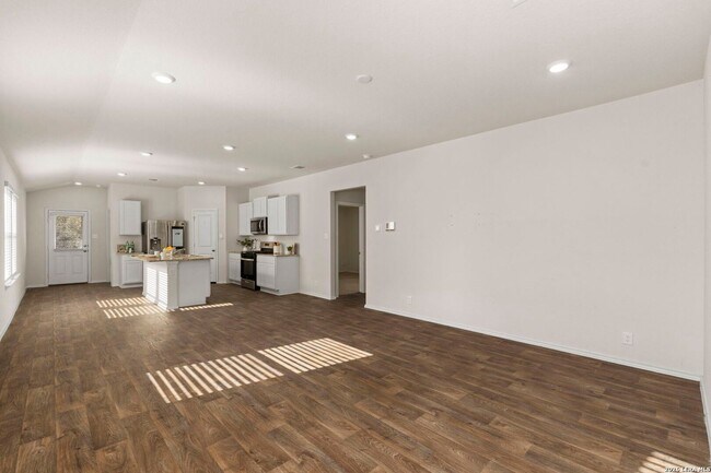 Building Photo - 3 Bedroom/2 Bath Redbird Ranch Subdivision