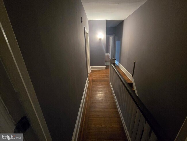 Building Photo - 5044 N Sydenham St