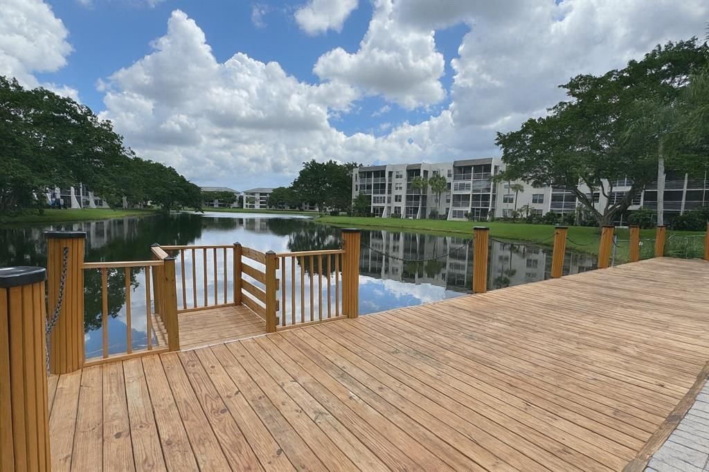 Building Photo - 9330 Lagoon Pl