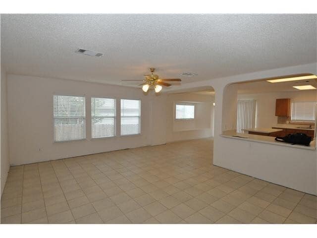 Building Photo - Great Location in Rpund Rock!
