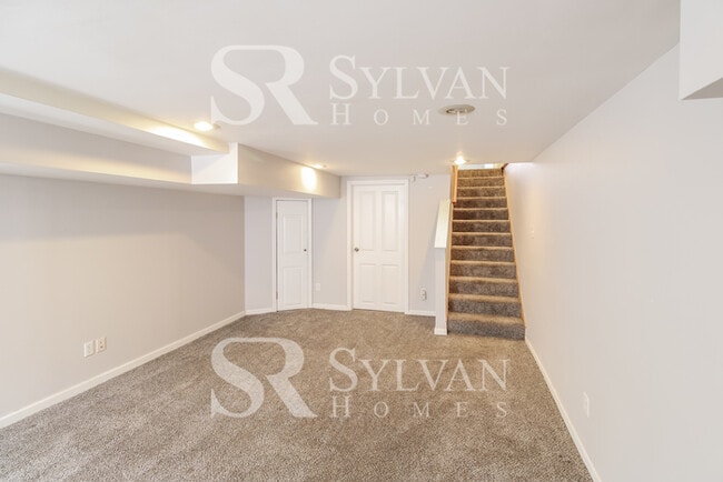 Building Photo - Where Charm Meets Comfort