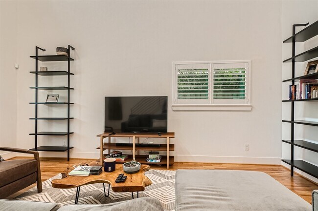 Building Photo - 4916 McKinney St