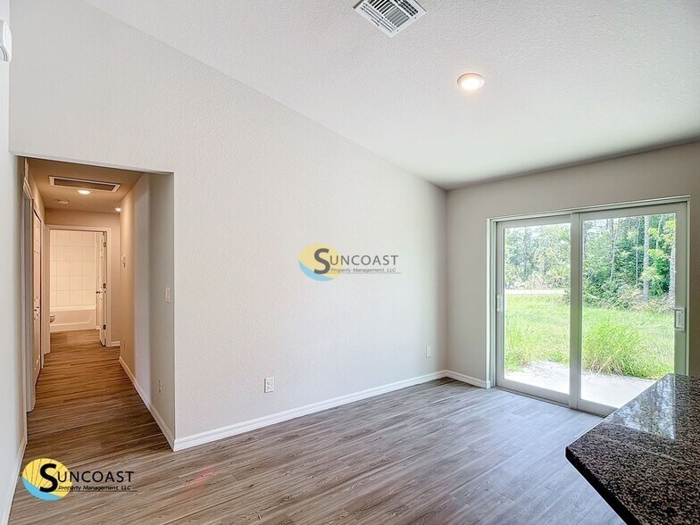 Building Photo - 2012 NW Juanita Pl