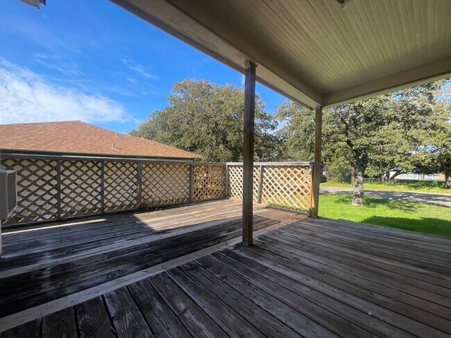 Building Photo - 4 Bedroom Home Near Downtown Stephenville