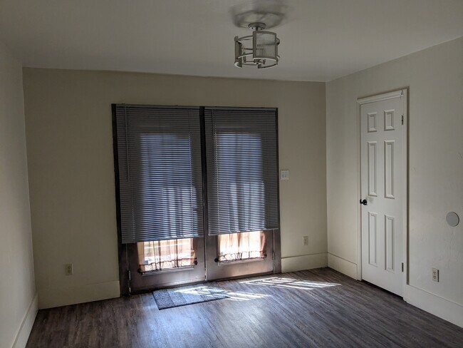 Building Photo - 562 Teal Ln
