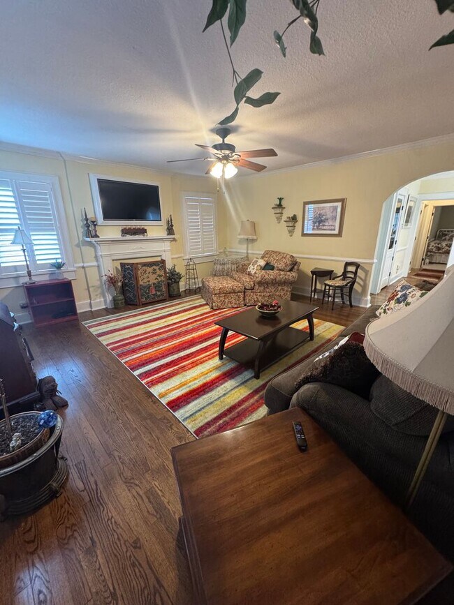 Building Photo - Knoxville 37917 - 2 bedroom, 1 bath - call Lisa Vineyard 865-216-9334