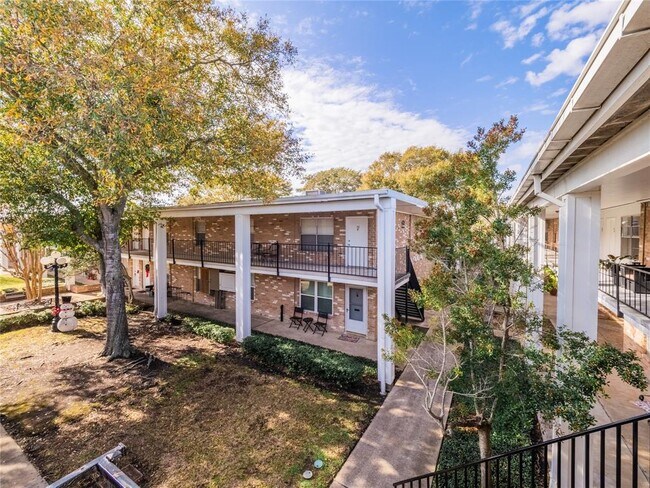 Building Photo - 3535 E NASA Pkwy