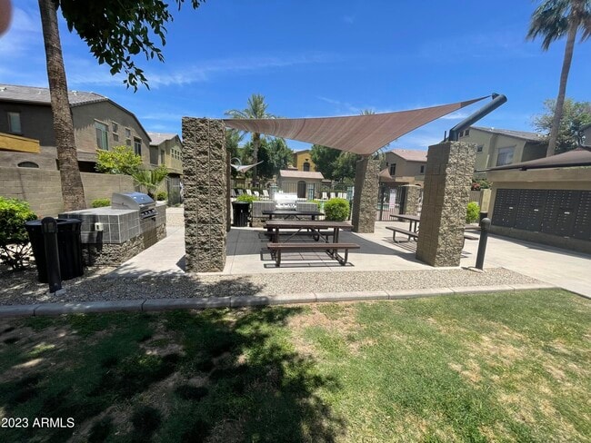 Building Photo - 2150 W Alameda Rd