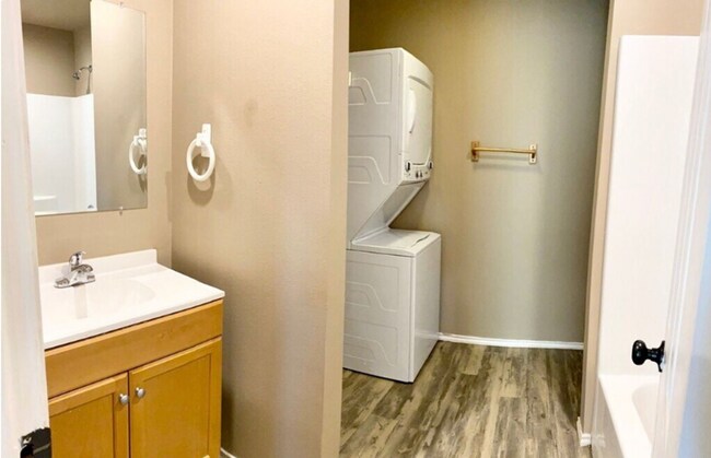 Building Photo - 332 37th St