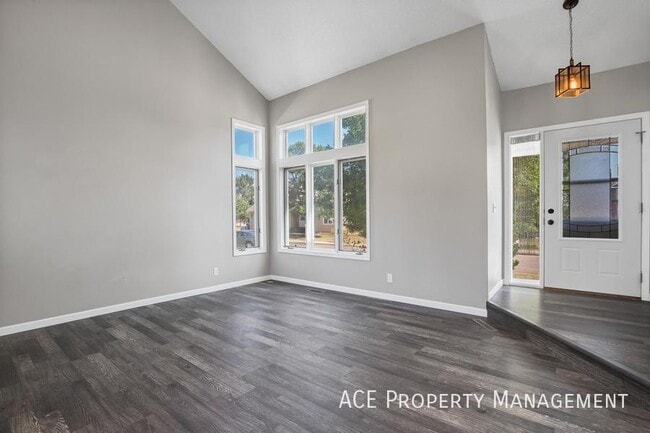 Building Photo - 1227 Clover Ridge Dr