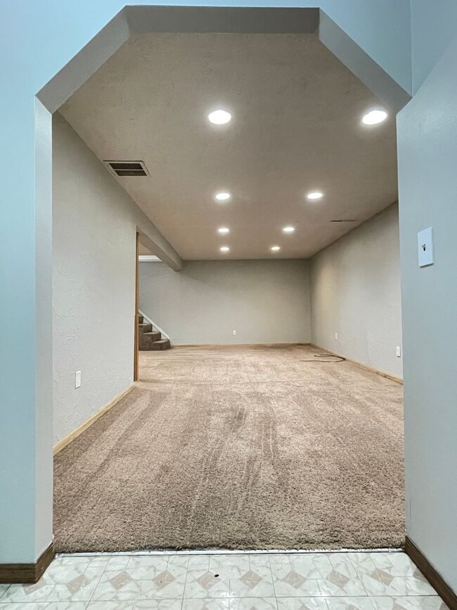 Building Photo - 10909 Leavenworth St