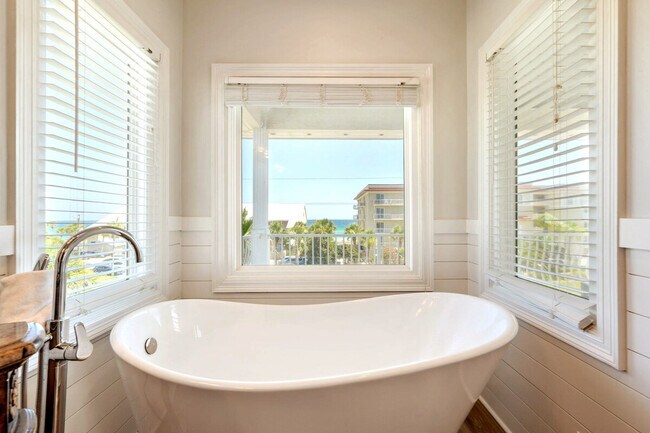 Building Photo - 2825 Scenic Hwy 98