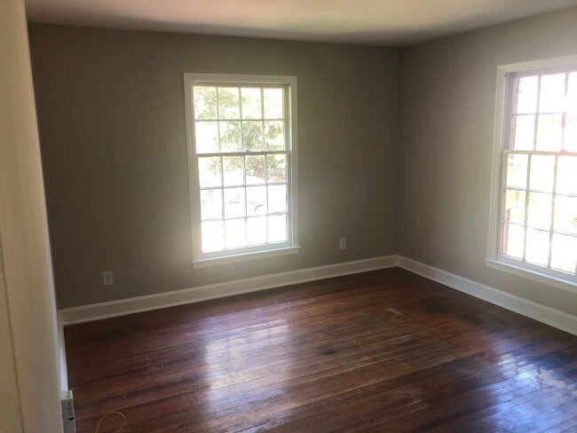 Building Photo - 3024-3026 Amity Garden Duplex