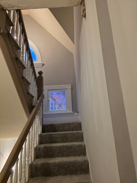 Building Photo - 5487 Hays St