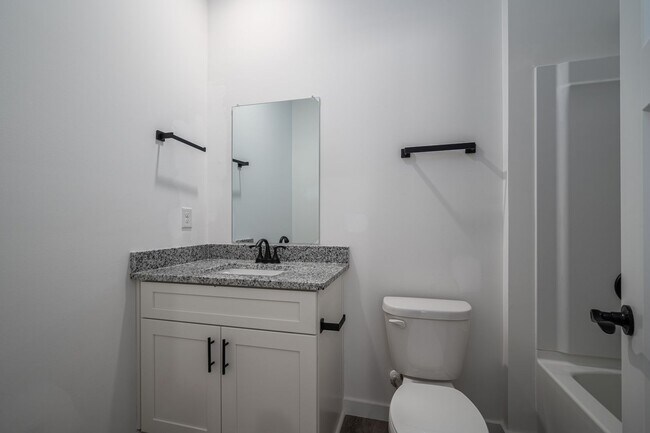 Building Photo - Your New Home Awaits in Hickory!