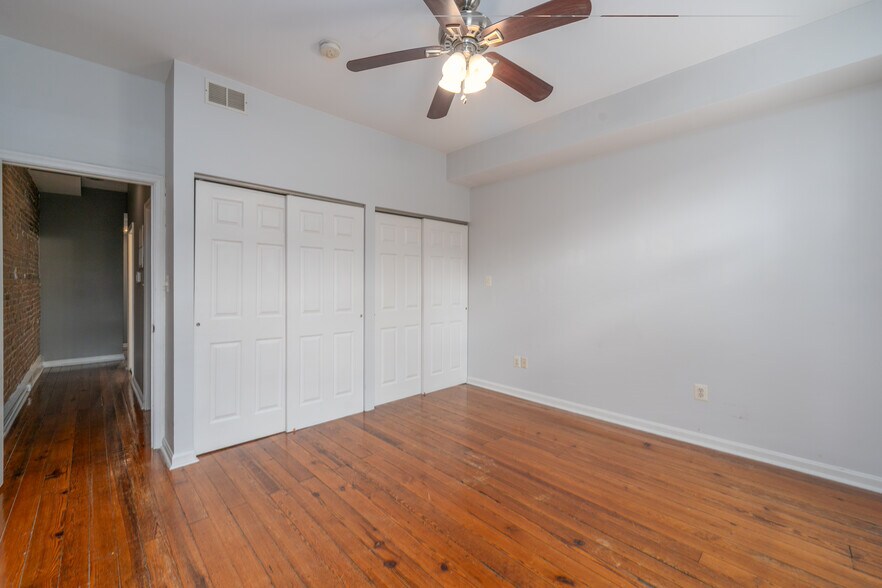 Building Photo - 926 S Hanover St