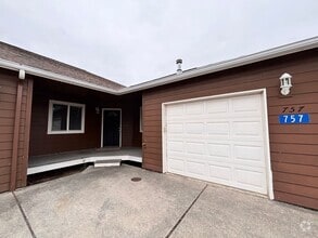 Building Photo - CM#3