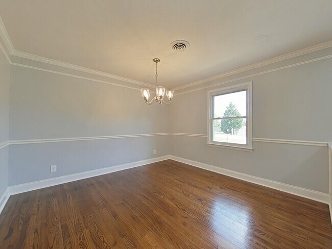 Building Photo - 117 Deerwood Dr