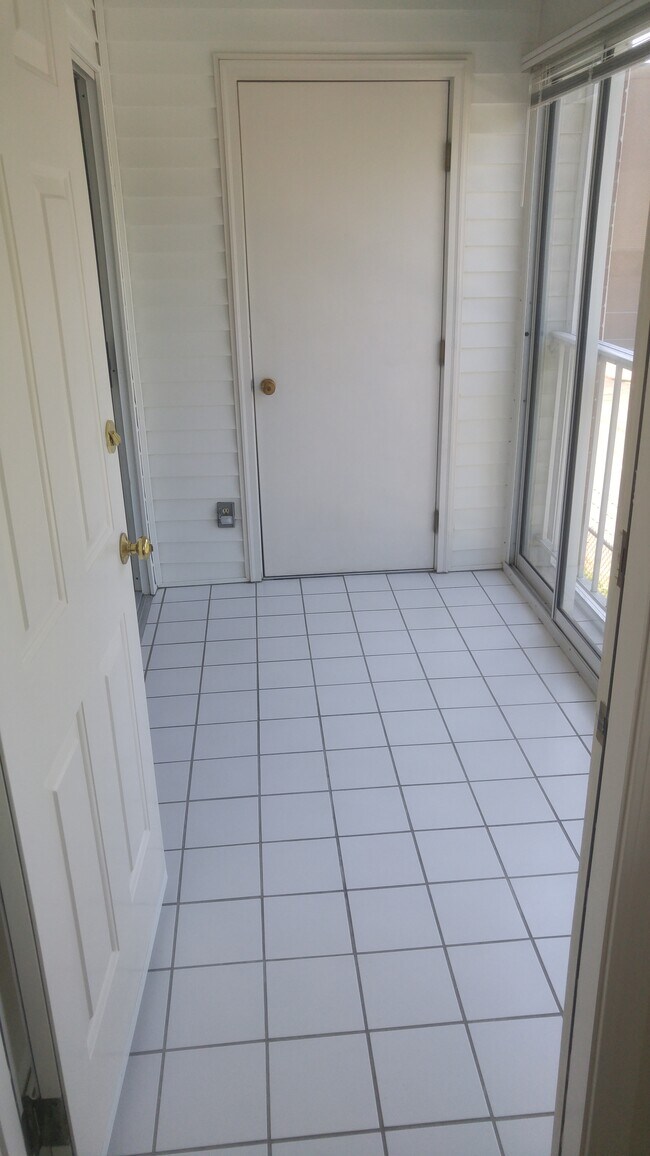 Enclosed Patio - 3721 Bardstown Rd