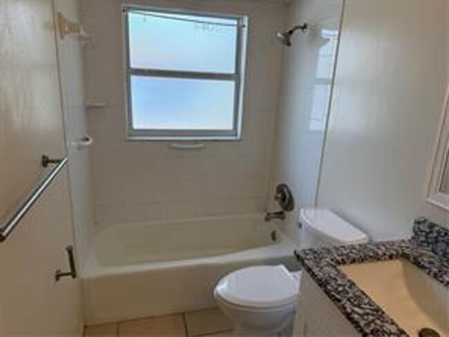 Building Photo - Leesburg Duplex