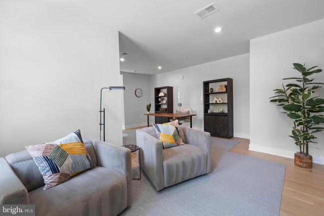 Building Photo - 43442 Croson Ln