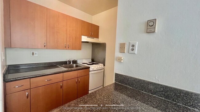 Building Photo - Sweet 2nd floor  studio condo at resort-like Watergate by the Bay in Emeryville!