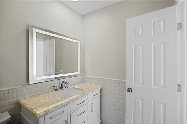 Building Photo - 2116 SE 18th St