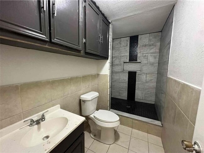 Building Photo - 10 Apache Dr