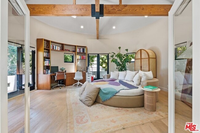 Building Photo - 2065 Watsonia Terrace