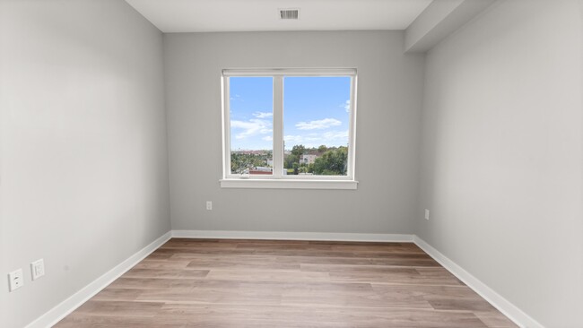 Building Photo - 475 Communipaw Ave