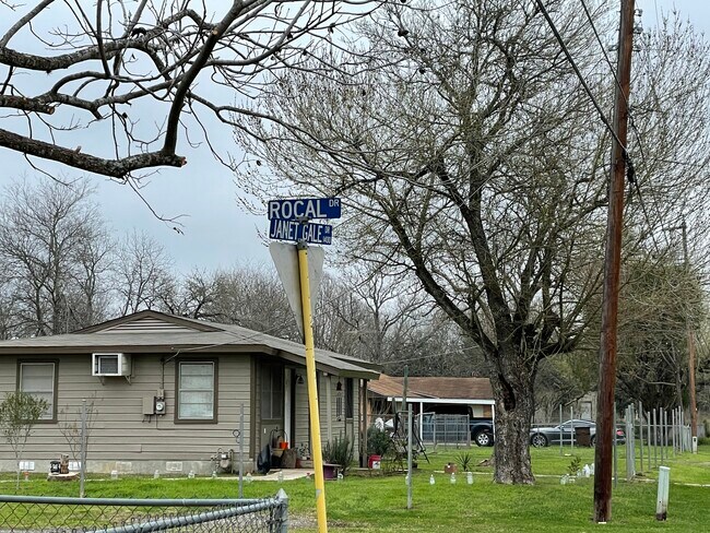 Building Photo - 1451 Janet Gale St