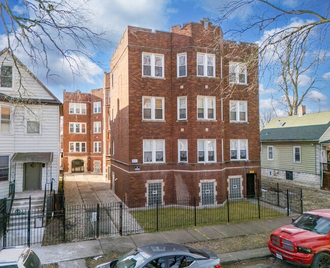 Primary Photo - 7628 S Drexel Ave