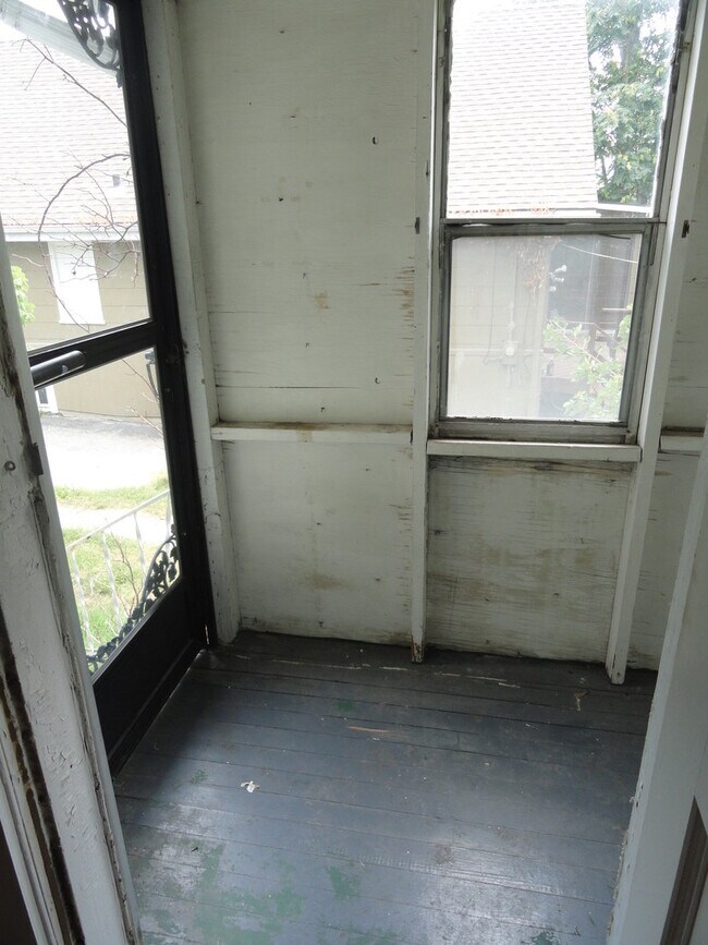 Building Photo - 1118 S Pope Ave