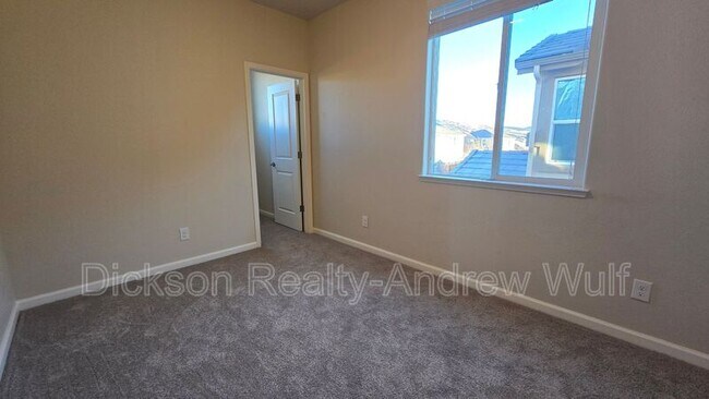 Building Photo - 7052 Diversey Dr