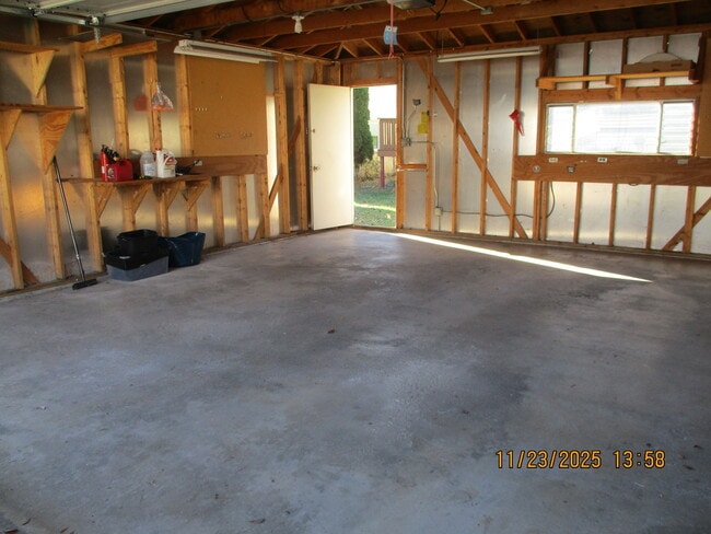 Building Photo - 9737 Warren Ave