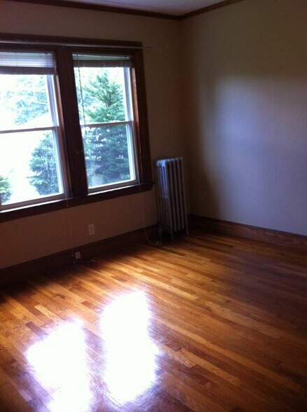 Front BR empty - 63 Jackson Rd