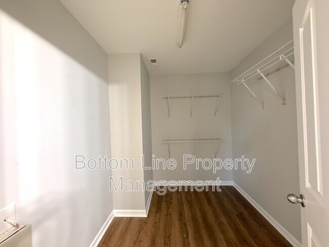 Building Photo - 5622 Wallace Cabin Dr